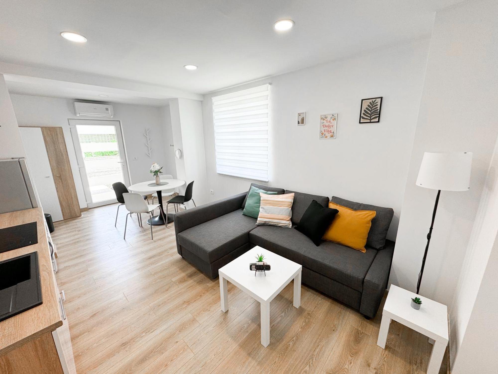 The Pinot'S Apartments Копер Екстериор снимка