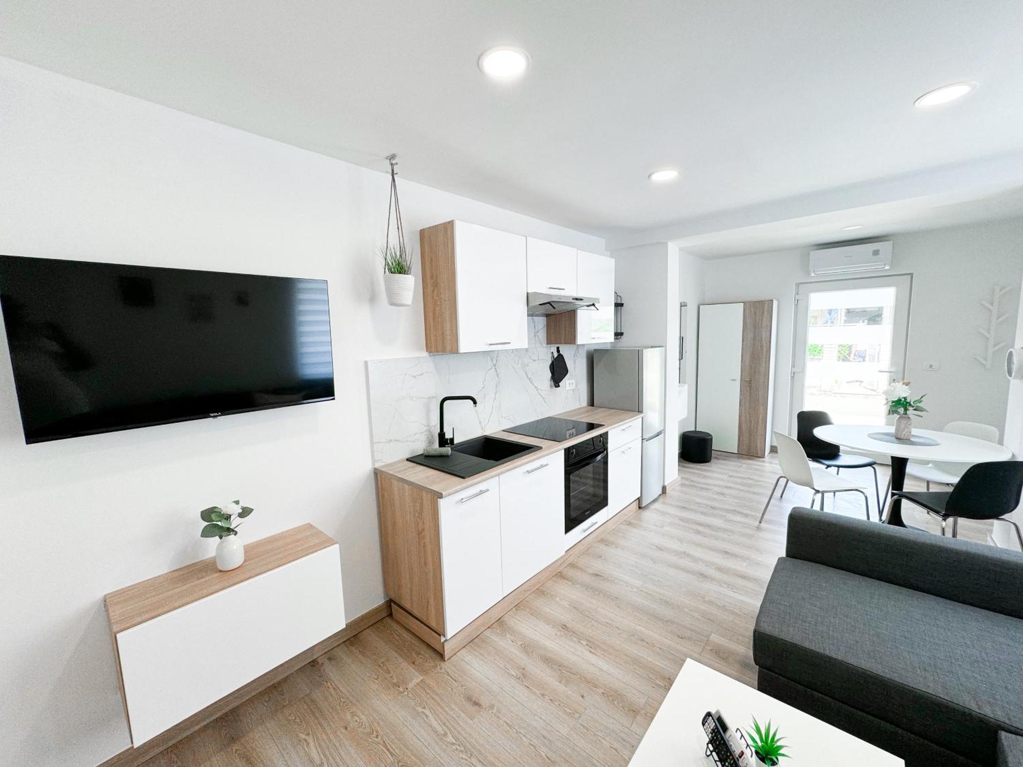The Pinot'S Apartments Копер Екстериор снимка
