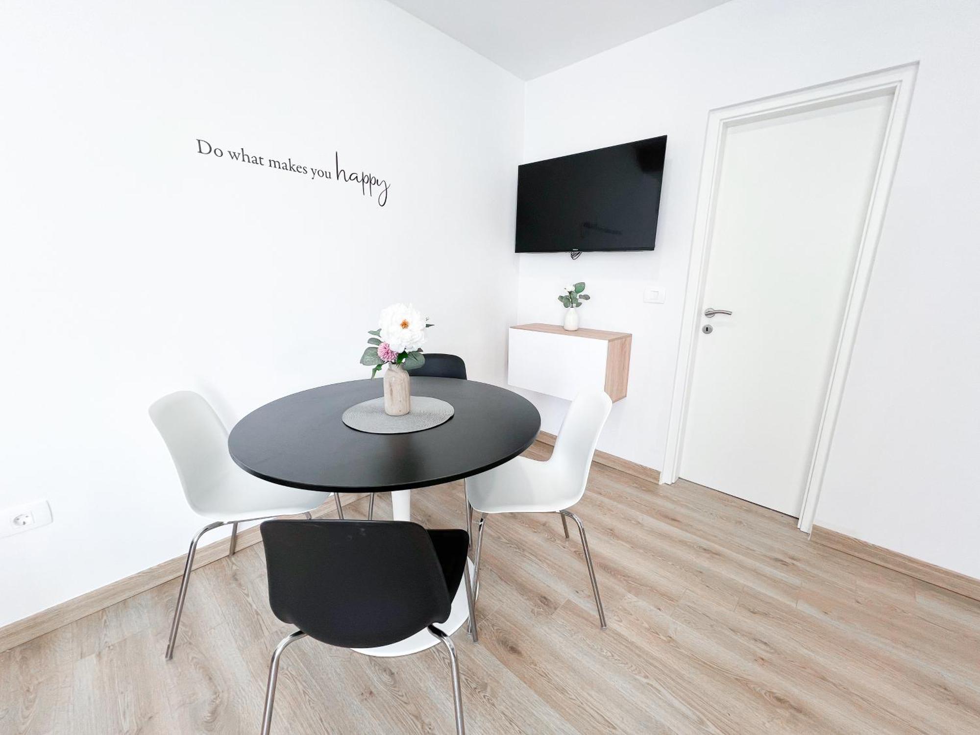 The Pinot'S Apartments Копер Екстериор снимка